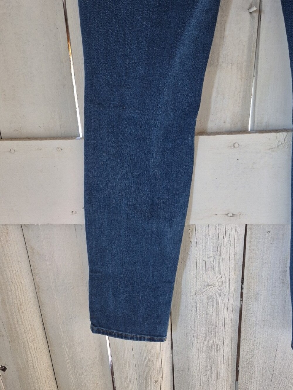 Old Navy Women's Skinny Jeans - Medium Blue Distressed - Picture 11 of 12
